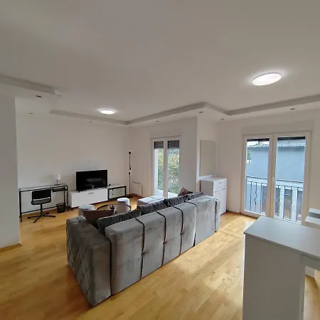 New Luxury By Magenta Apartment *